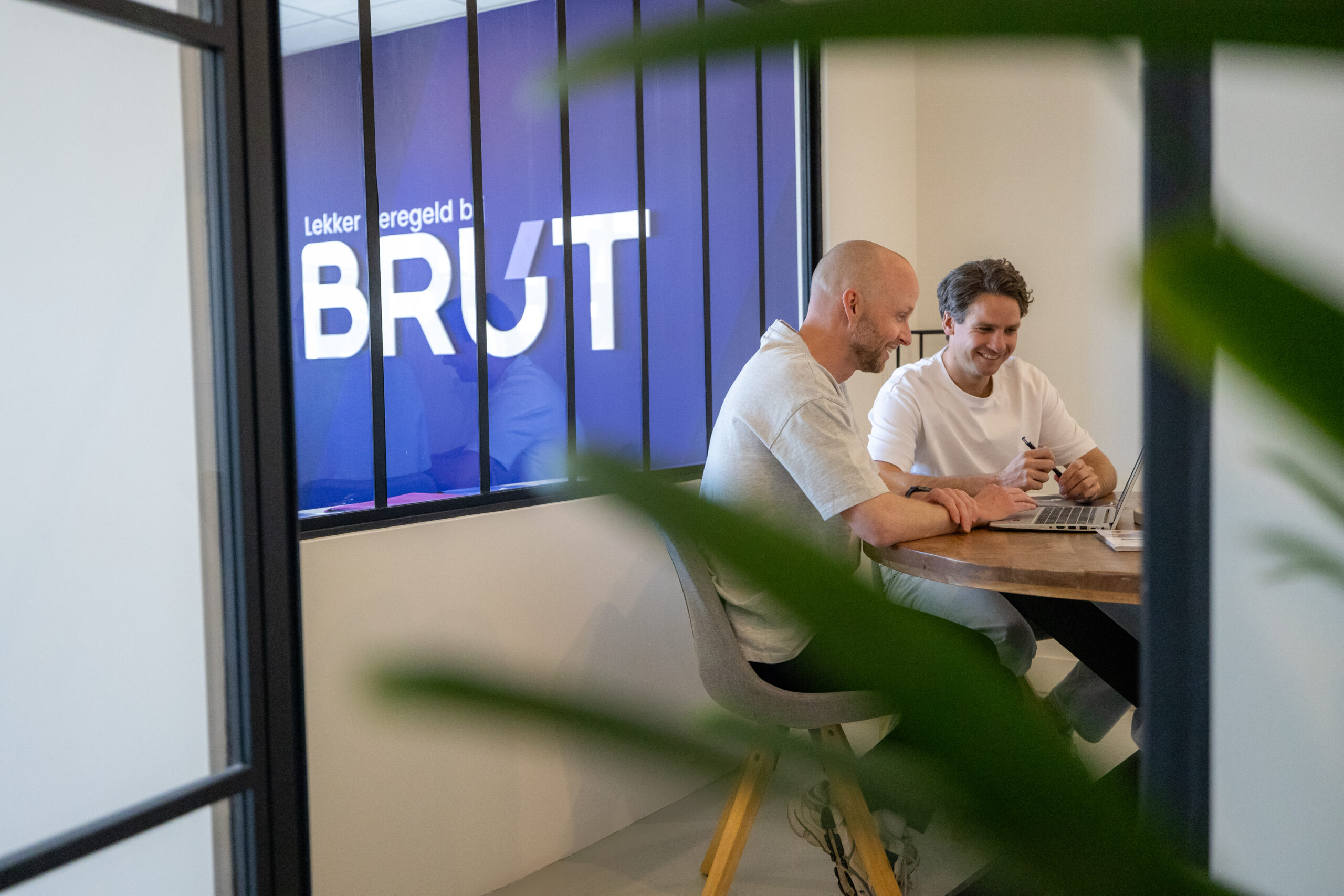 Adviseur van BRUT geeft hypotheekadvies over een tweede huis
